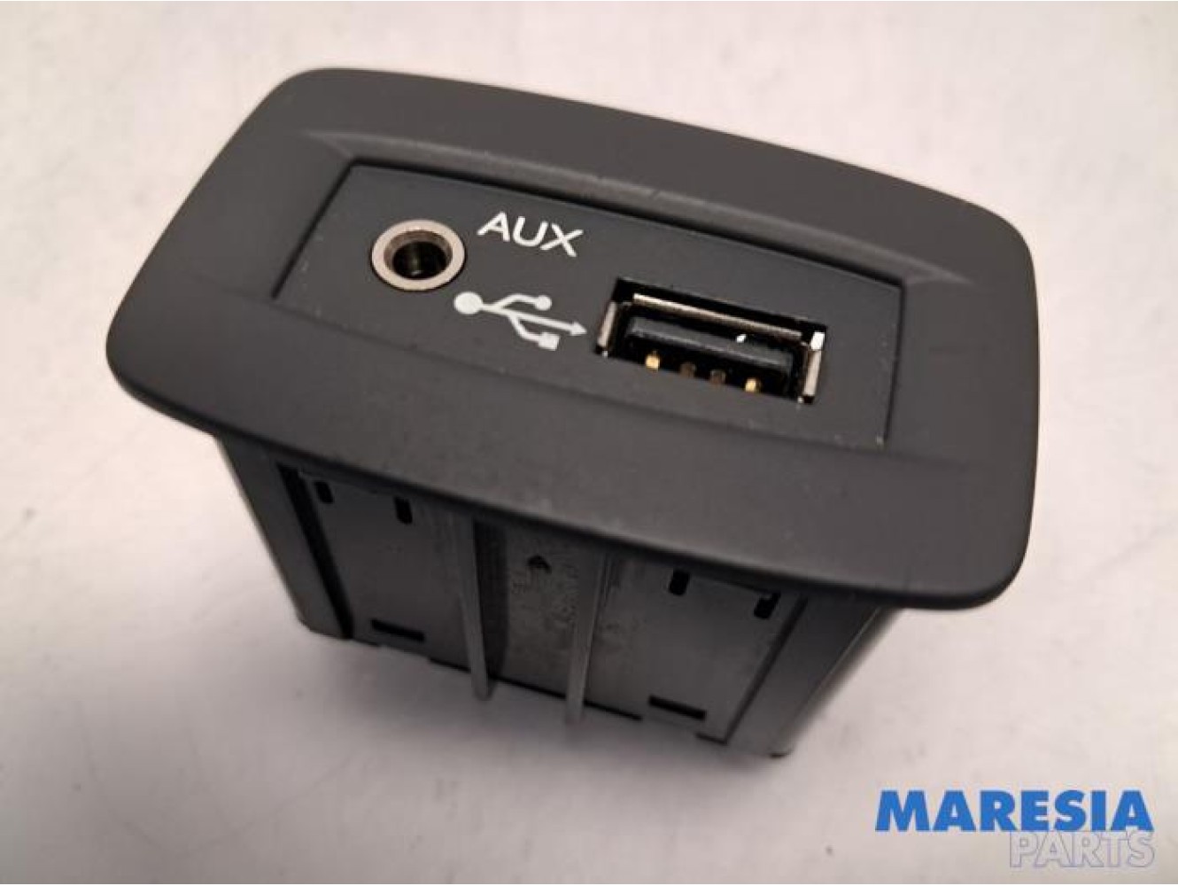 Renault - Grand Scenic - AUX/USB aansluiting