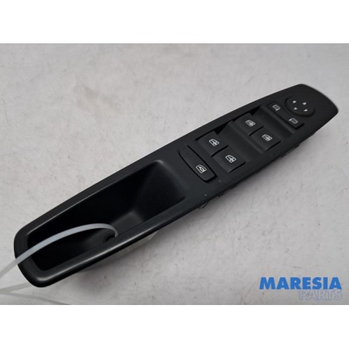 Renault - Grand Scenic - Multi-functional window switch