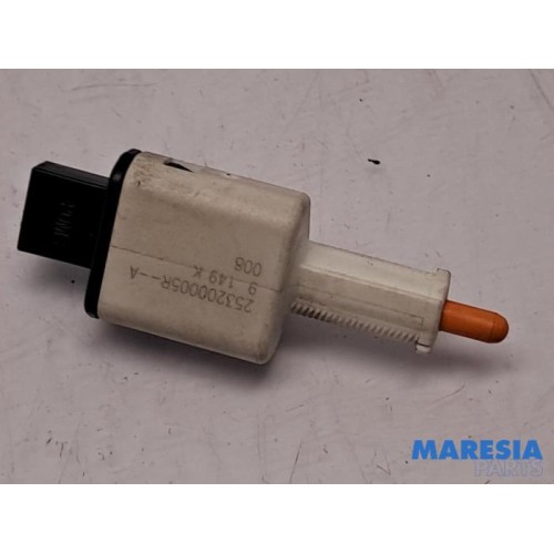 Renault - Grand Scenic - Brake light switch