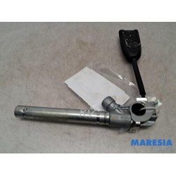 Renault - Grand Scenic - Seatbelt tensioner, right