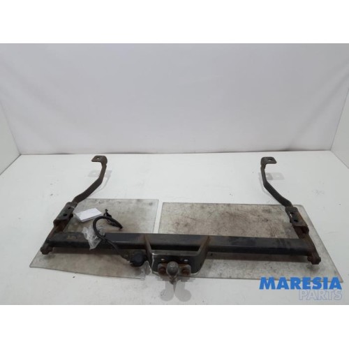 Renault - Trafic - Towbar