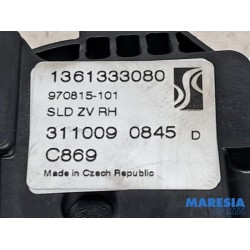 Fiat - Ducato - Sliding door lock mechanism, right