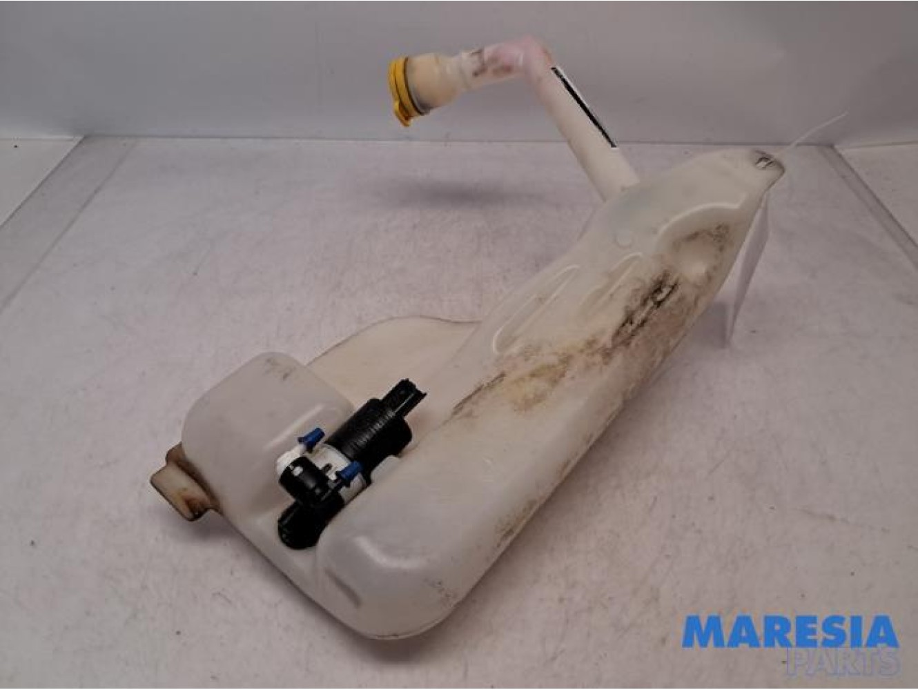 Renault - Grand Scenic - Front windscreen washer reservoir