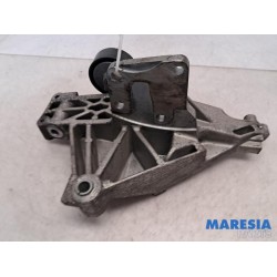 Fiat - 500 - Alternator upper bracket