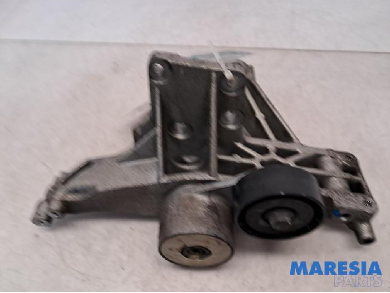 Fiat - 500 - Alternator upper bracket