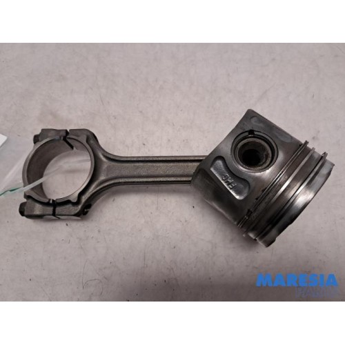 Fiat - Punto Grande - Connecting rod