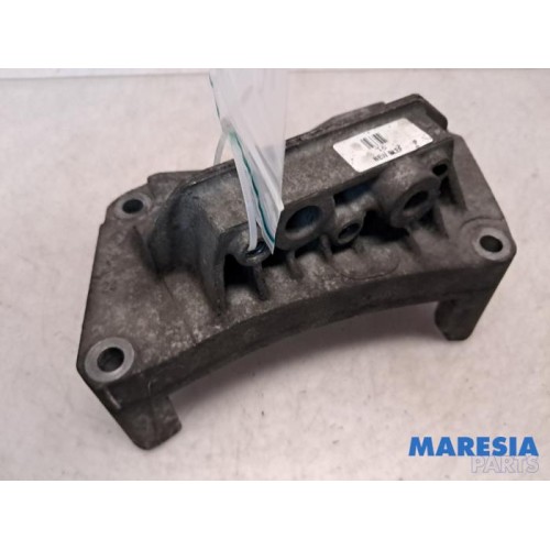 Fiat - Punto Grande - Engine mount