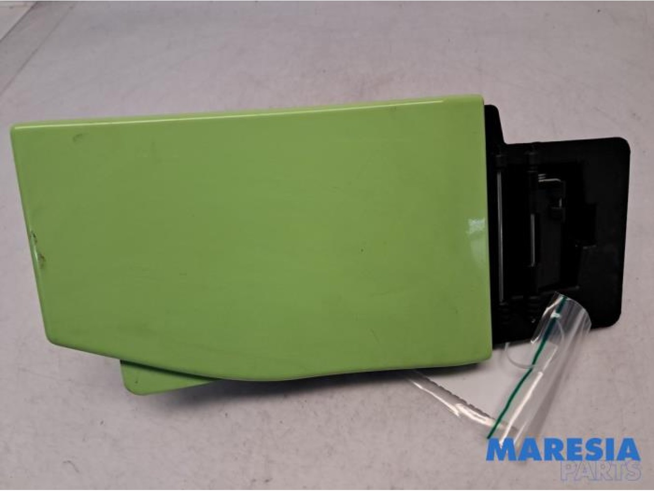 Renault - Trafic - Tank cap cover