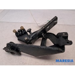 Renault - Trafic - Sliding door roller, right
