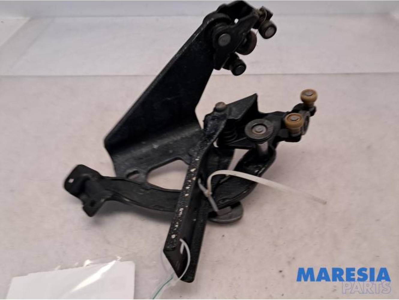 Renault - Trafic - Sliding door roller, right