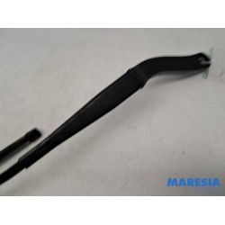 Renault - Trafic - Front wiper arm