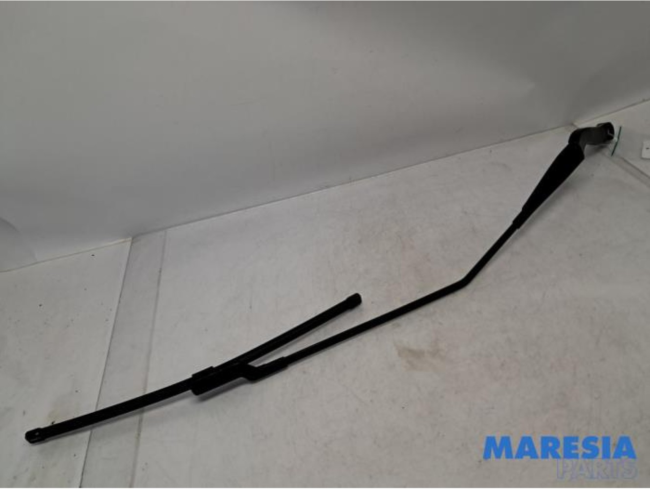 Renault - Trafic - Front wiper arm