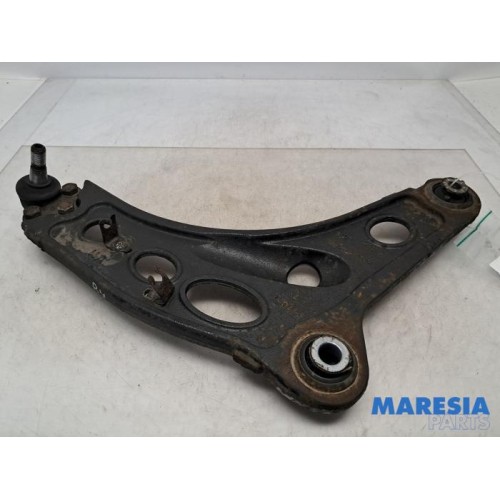 Renault - Trafic - Front lower wishbone, right