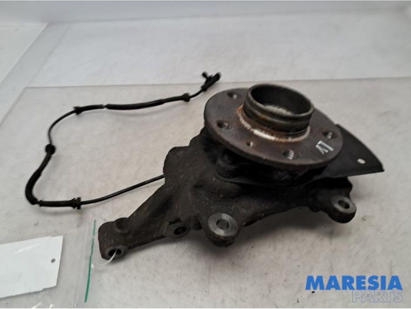 Renault - Trafic - Knuckle, front left