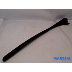 Renault - Trafic - Frontscreen frame