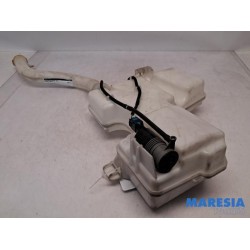 Renault - Trafic - Front windscreen washer reservoir