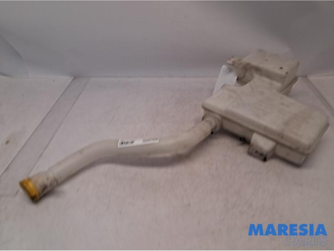 Renault - Trafic - Front windscreen washer reservoir