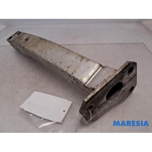 Alfa Romeo - Giulietta - Front part support