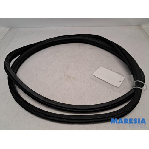Alfa Romeo - Giulietta - Rear door seal 4-door, left