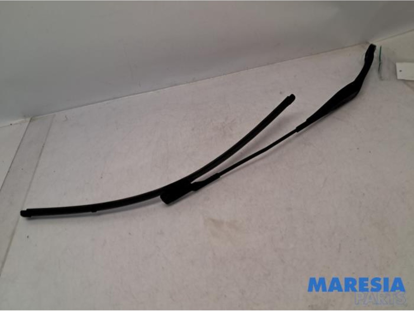 Alfa Romeo - Giulietta - Front wiper arm