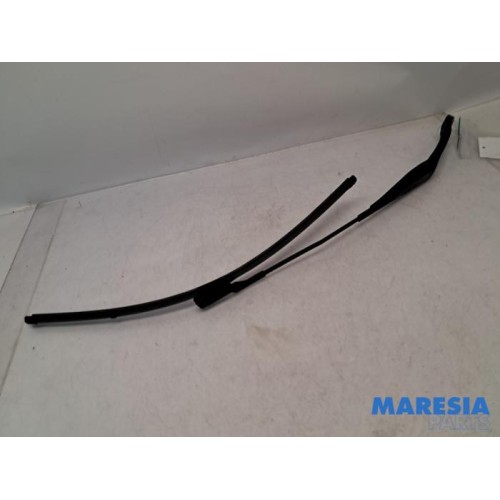 Alfa Romeo - Giulietta - Front wiper arm