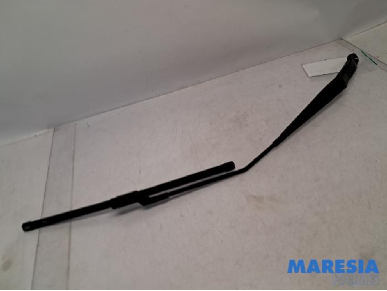 Alfa Romeo - Giulietta - Front wiper arm