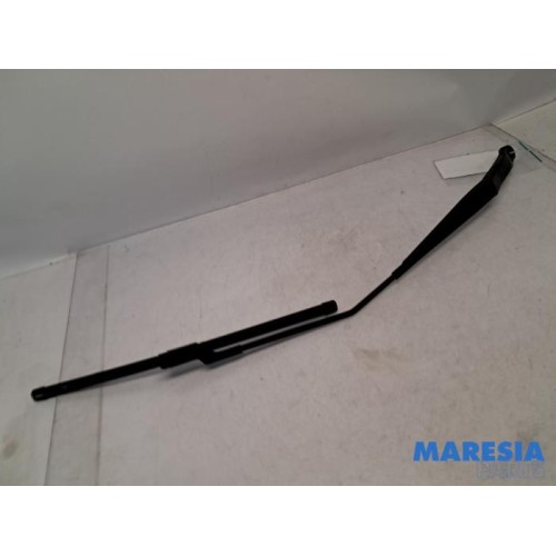 Alfa Romeo - Giulietta - Front wiper arm