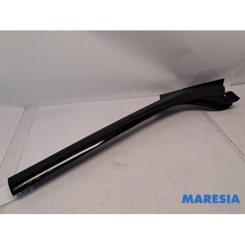 Renault - Grand Scenic - Frontscreen frame