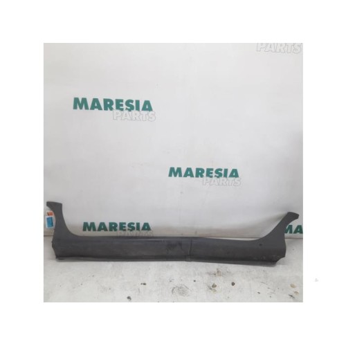 Renault - Megane Scenic - Zijskirt links