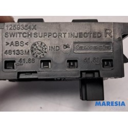 Renault - Trafic - Rear window heating switch