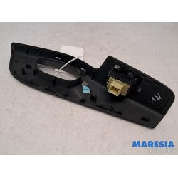 Renault - Trafic - Electric window switch