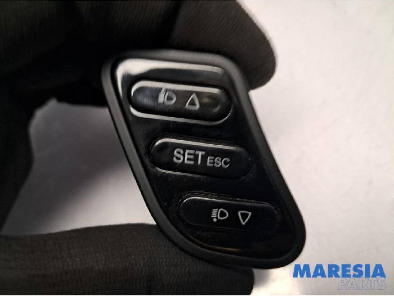 Alfa Romeo - Giulietta - AIH headlight switch