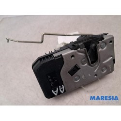 Renault - Trafic - Minibus/van rear door lock mechanism