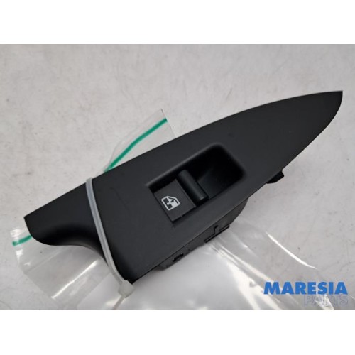 Alfa Romeo - Giulietta - Electric window switch