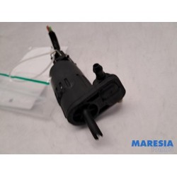 Alfa Romeo - Giulietta - Windscreen washer pump