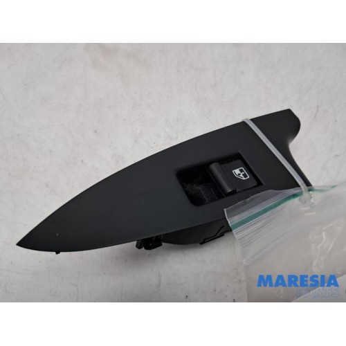 Alfa Romeo - Giulietta - Electric window switch