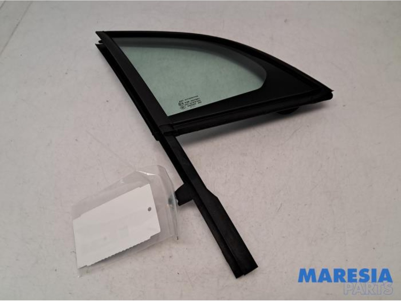 Citroen - DS3 - Quarter light, front right
