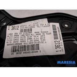 Alfa Romeo - Giulietta - Rear door window mechanism 4-door, right