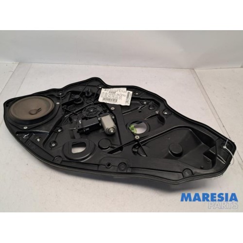Alfa Romeo - Giulietta - Rear door window mechanism 4-door, right