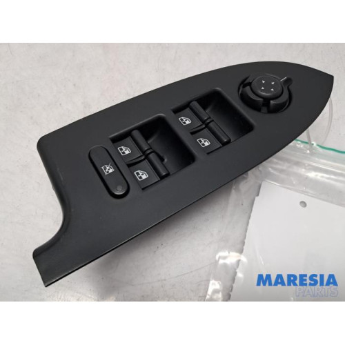 Alfa Romeo - Giulietta - Multi-functional window switch