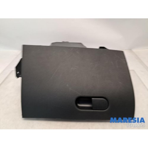Alfa Romeo - Giulietta - Glovebox