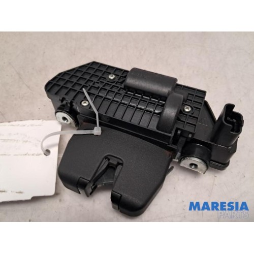 Citroen - DS3 - Tailgate lock mechanism