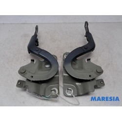 Renault - ZOE - Bonnet Hinge