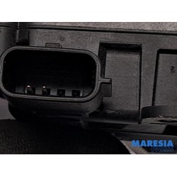 Renault - ZOE - Tank flap lock motor