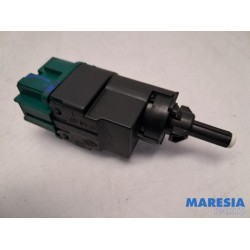 Renault - ZOE - Brake light switch
