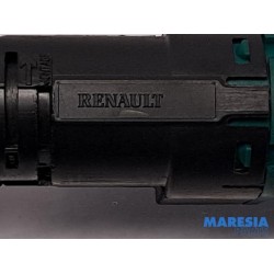Renault - ZOE - Brake light switch