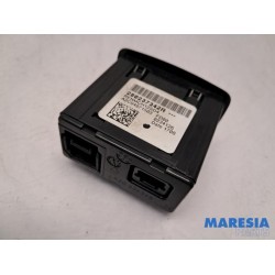Renault - ZOE - AUX / USB connection