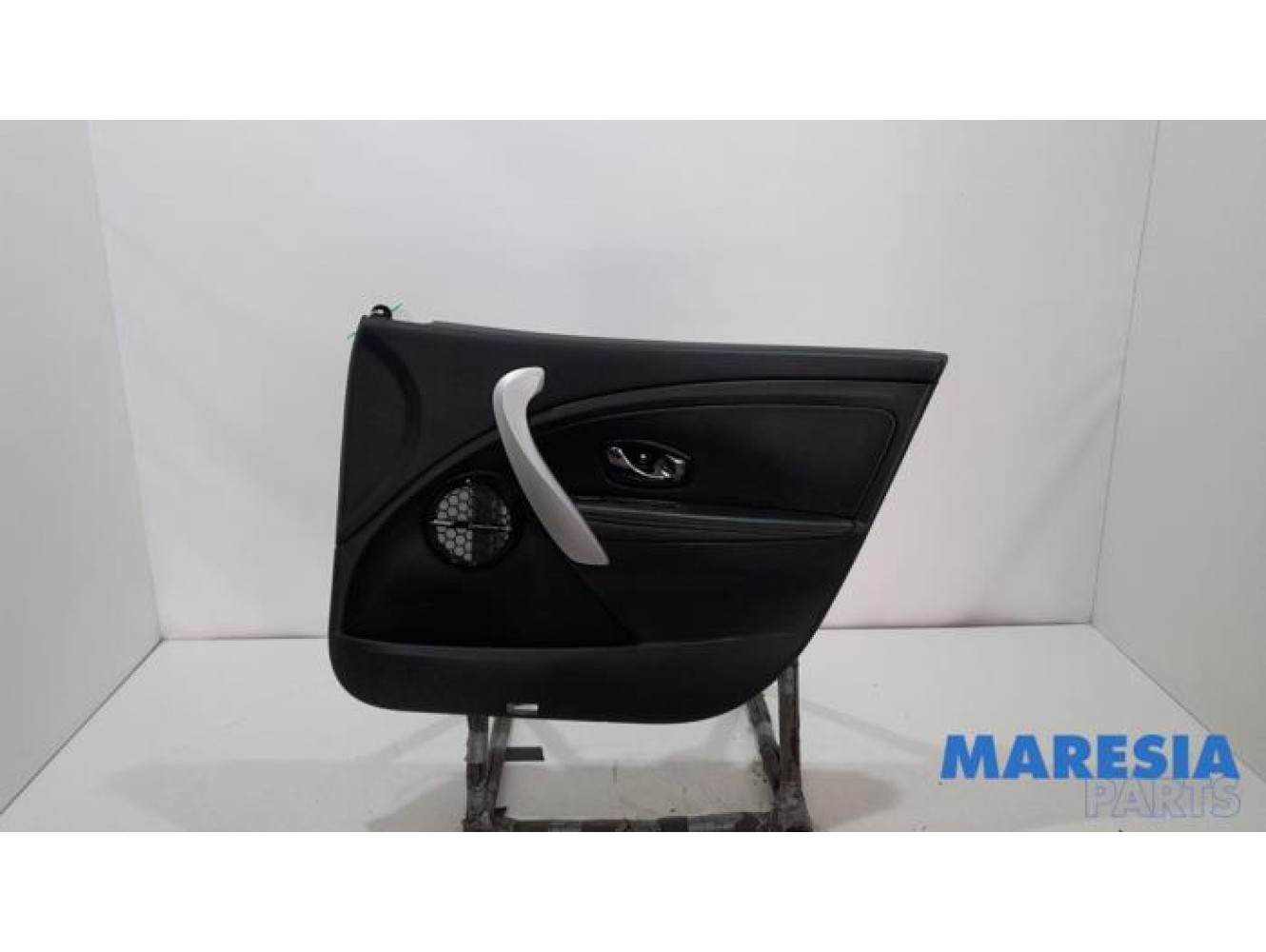 Renault - Megane - Front door trim 4-door, right