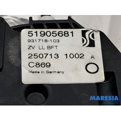 Fiat - Punto - Front door lock mechanism 4-door, right