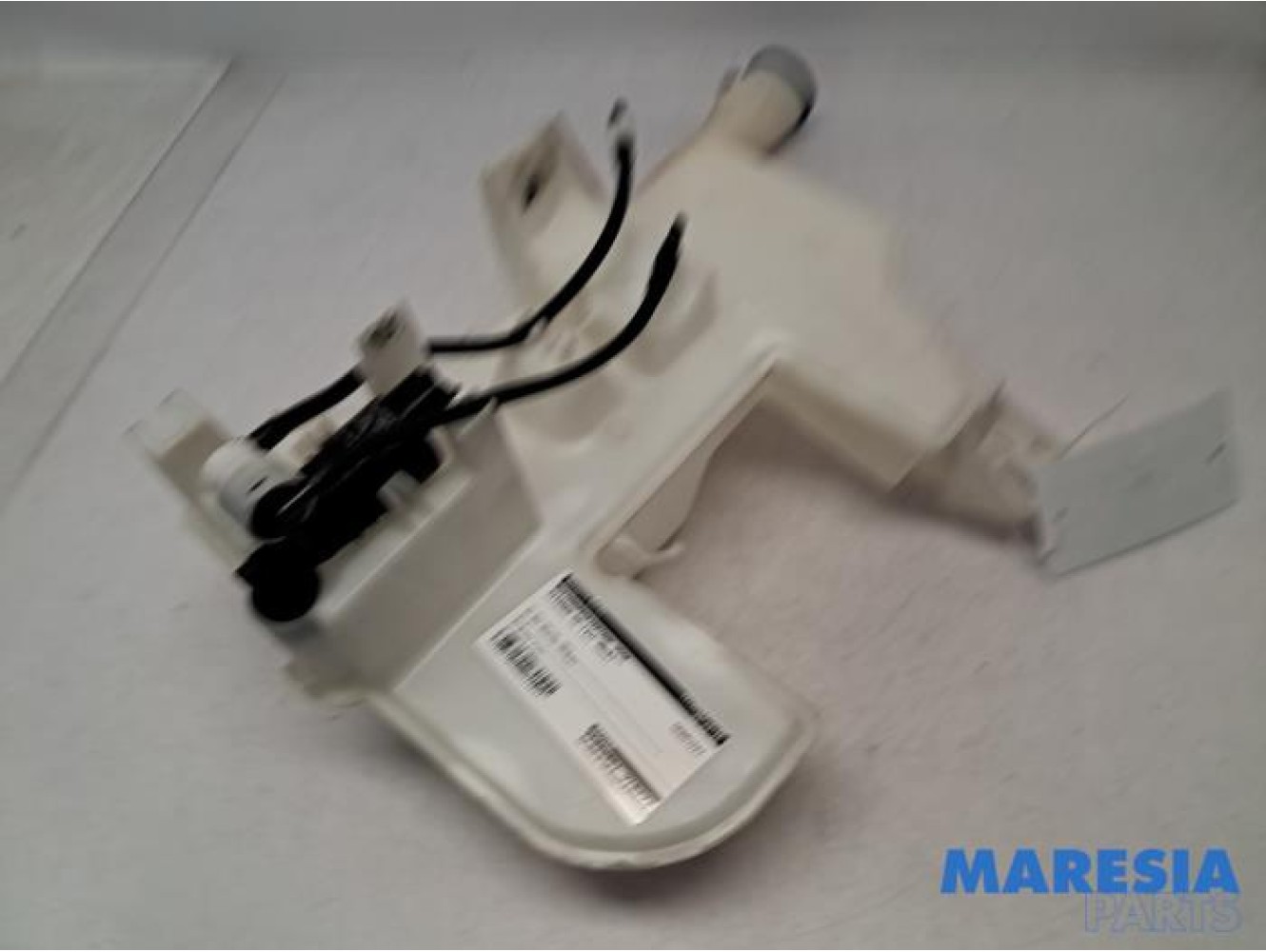 Citroen - C5 - Front windscreen washer reservoir